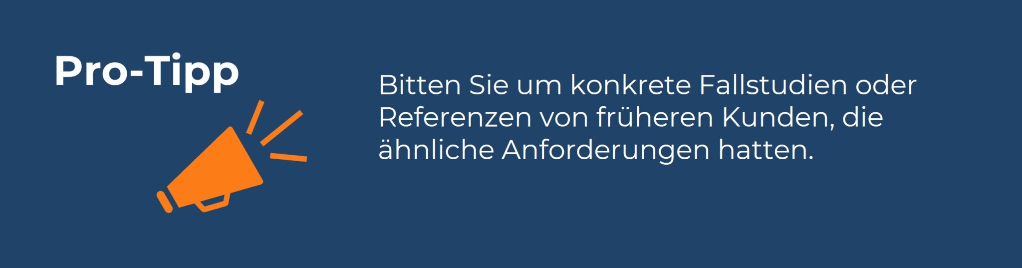 Infobox mit der Überschrift ‚Pro-Tipp‘ und einem orangefarbenen Megafon-Symbol. Der Text lautet: ‚Bitten Sie um konkrete Fallstudien oder Referenzen von früheren Kunden, die ähnliche Anforderungen hatten.‘ Die Infobox gibt einen praktischen Tipp zur Anforderung von Fallstudien oder Referenzen in einem Beratungsgespräch.