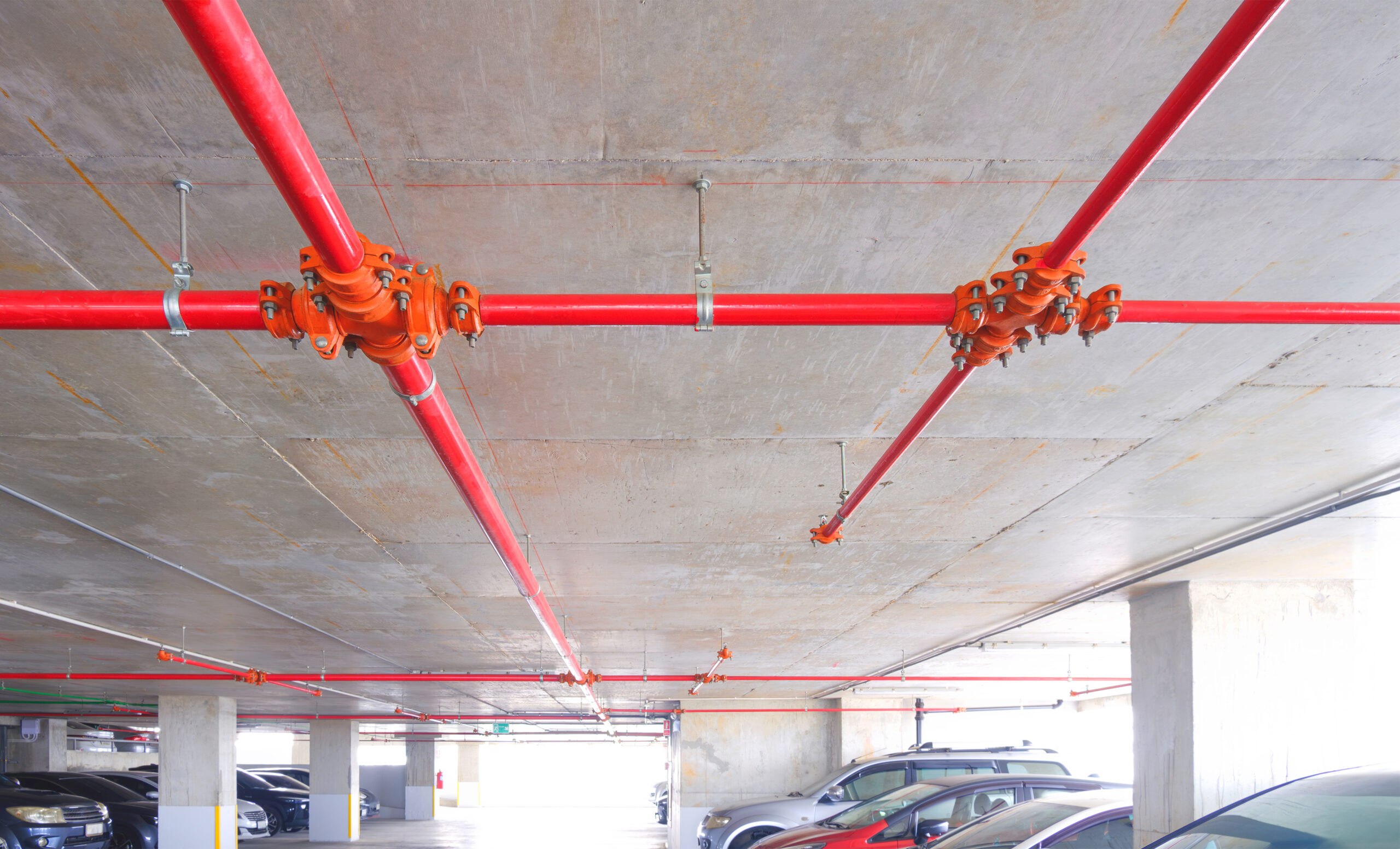 Brandschutz in Tiefgaragen: Die Rolle von Sprinkleranlagen.